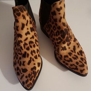 Bella Vita Womens Leopard Animal Print Booties Faux Suede Size 6